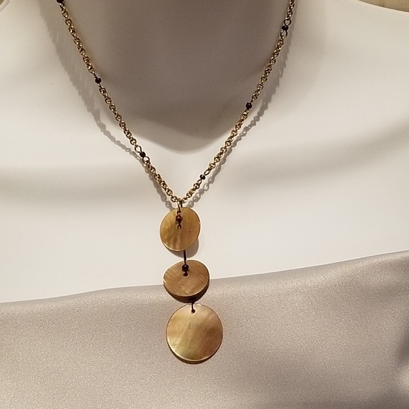 N/A Jewelry - Three mother of pearl discs pendant